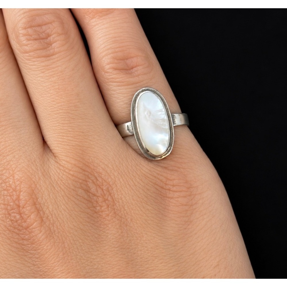 Sterling Silver Mother of Pearl Ring Size 5.5 Oval MOP Cabochon Boho Vintage